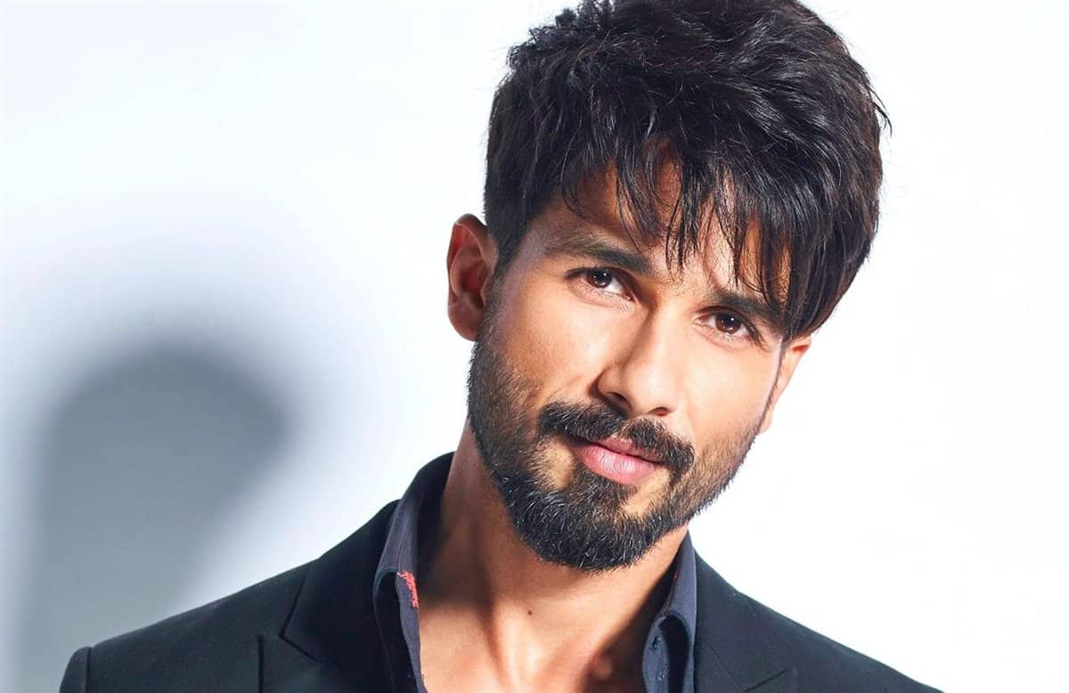 Shahid Kapoor: A Complete Biography – Age, Height, Family, Education, Career, Net Worth & More… (2023)